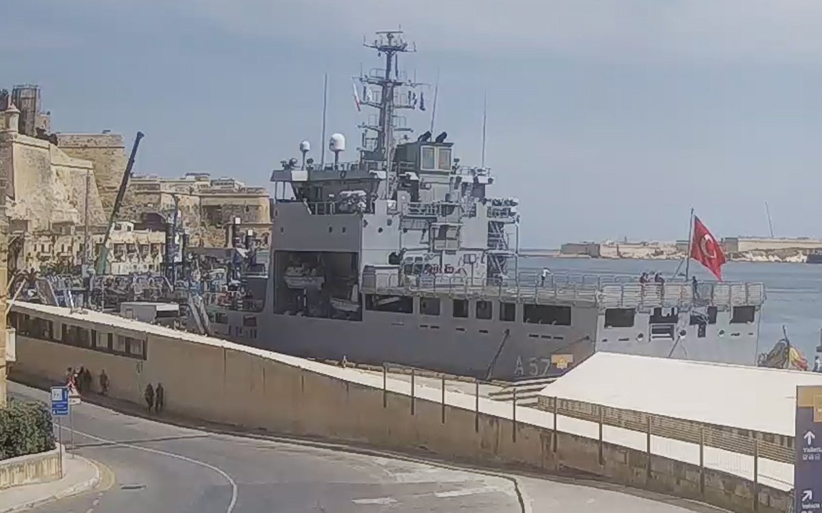 WarshipCam's tweet photo. Turkish Navy Yuzbasi Güngör Durmas-class logistics assistance ship TCG Yuzbasi Güngör Durmas (A-574) in Valetta, Malta - April 1, 2023 #tcgYuzbasiGüngörDurmas #a574
SRC: webcam https://t.co/reuMI3Hrce