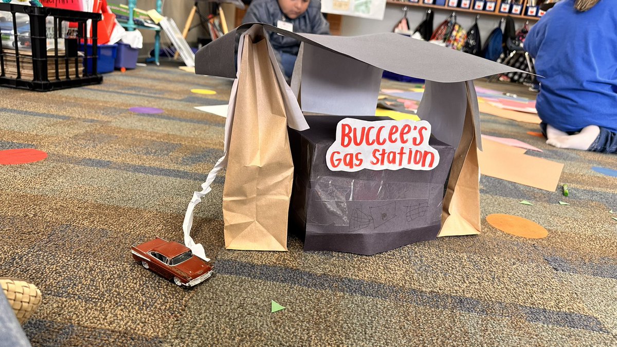 MsCarltonK's tweet photo. Our World Builders unit from Phonics wrapped up this week! We used all we know about vowels to build our very own Vowel Town! @goodgatorsib @AgueParedes @TrevinoTweetsED @MrsRsReaders #cfbisdstrong #GoodGators β₯οΈπ€ππππ https://t.co/yAfNCqkygi