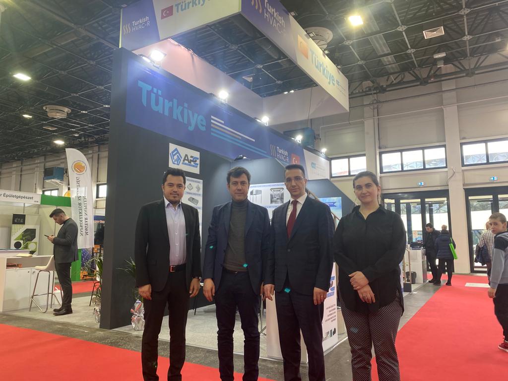 TC_BudapesteBE's tweet photo. 🇹🇷Ticaret Müşavirlerimizle birlikte, İSİB @turkishhvacr organizasyonuyla #HUNGAROTHERM fuarına milli katılım sağlayan 13 firmamızı ve #CONSTRUMA fuarına katılan şirketlerimizi ziyaret ettik. https://t.co/mFUHKtKXAM