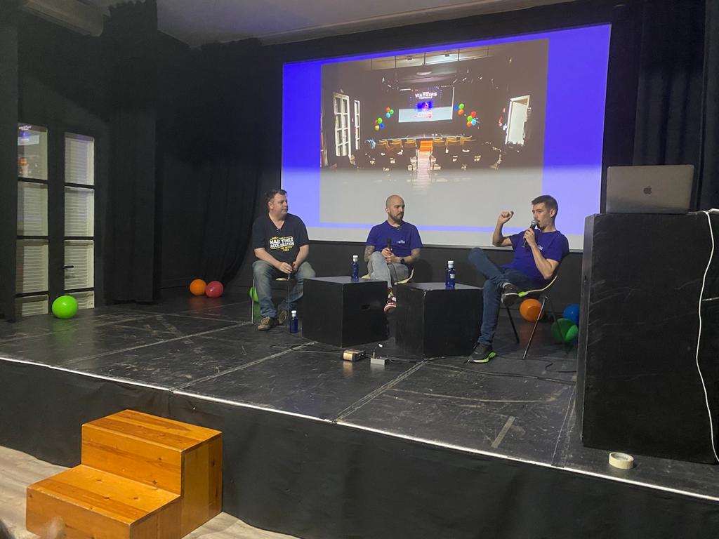 Comencem la sessió de la tarda amb el debat entre Javier García i <a href="/SaulPascual/">Saül 🪐</a>, amb Miquel Santasusana com a moderador.  Les teories quàntiques i la relativitat són aparentment  incompatibles...què en pensen els nostres ponents? Això, i molt més, a les #JdC2023 🚀