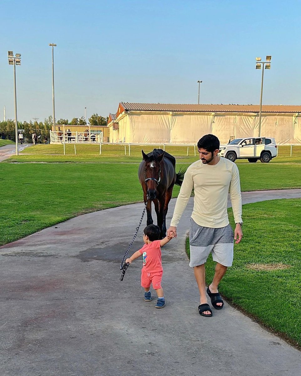 H.H Sheikh Hamdan bin Mohammed #Fazza : Visiting our friends 💙🐎 زيارة لأصدقائنا