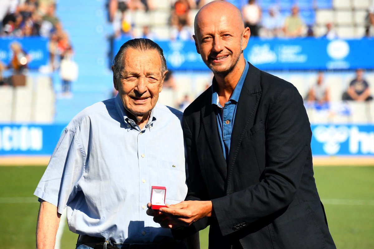 CESabadell's tweet photo. 🖤 Ens ha deixat Ramón Roselló, soci número 1 del Centre d’Esports Sabadell, ex-jugador de la secció de bàsquet del club i un referent Arlequinat.

El més sentit condol per als seus familiars, amics i a tots els Arlequinats. Descansi en pau. https://t.co/RDmDGPeFe6
