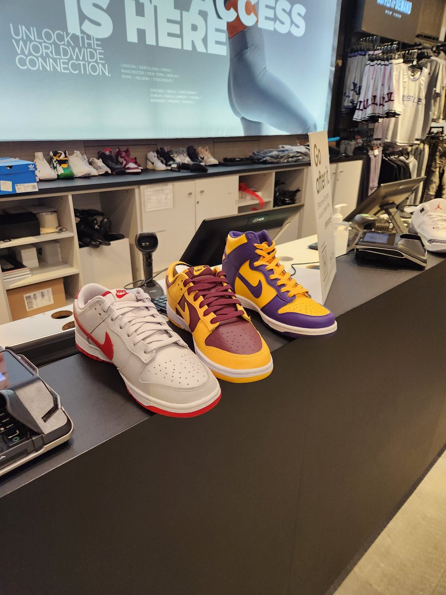 akaOtherWise's tweet photo. @SneakerVisionz Sitting on shelves in VA https://t.co/zlcjKWuakd