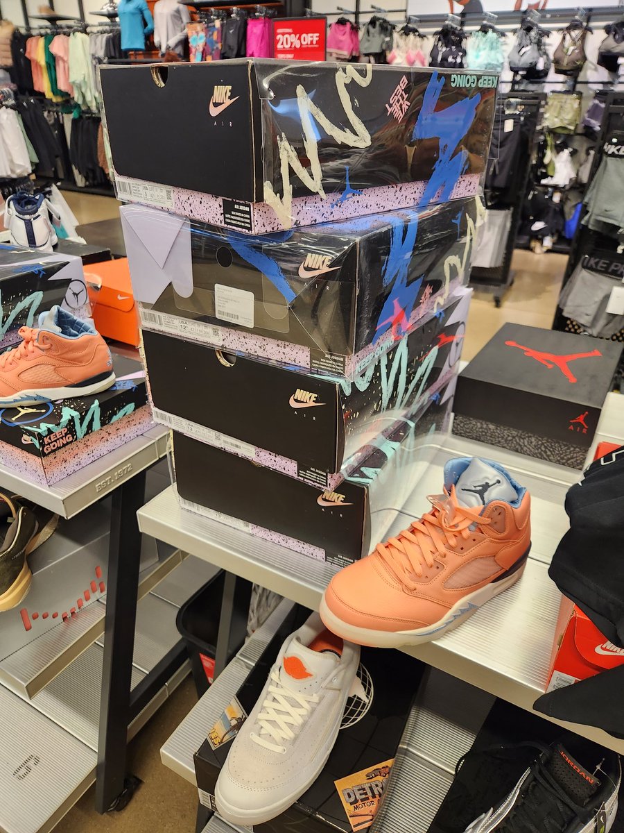 akaOtherWise's tweet photo. @SneakerVisionz Sitting on shelves in VA https://t.co/zlcjKWuakd