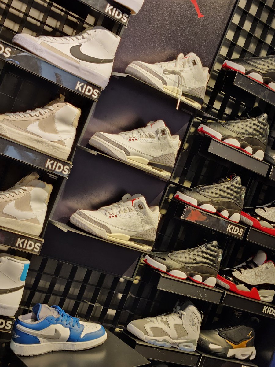 akaOtherWise's tweet photo. @SneakerVisionz Sitting on shelves in VA https://t.co/zlcjKWuakd