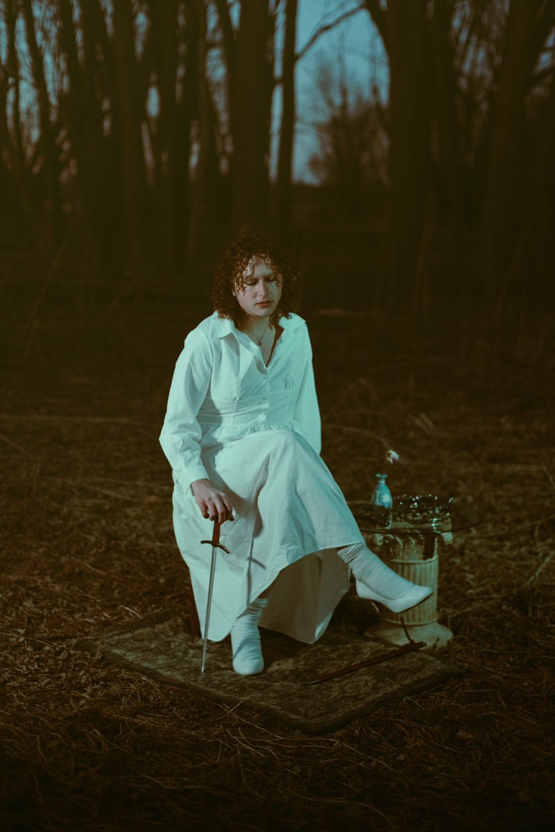CyrlBlk's tweet photo. Recent photoshoot contest winner! Love the vibes created here #portraitphotography #conceptualphotography https://t.co/6oMu0UkFGl