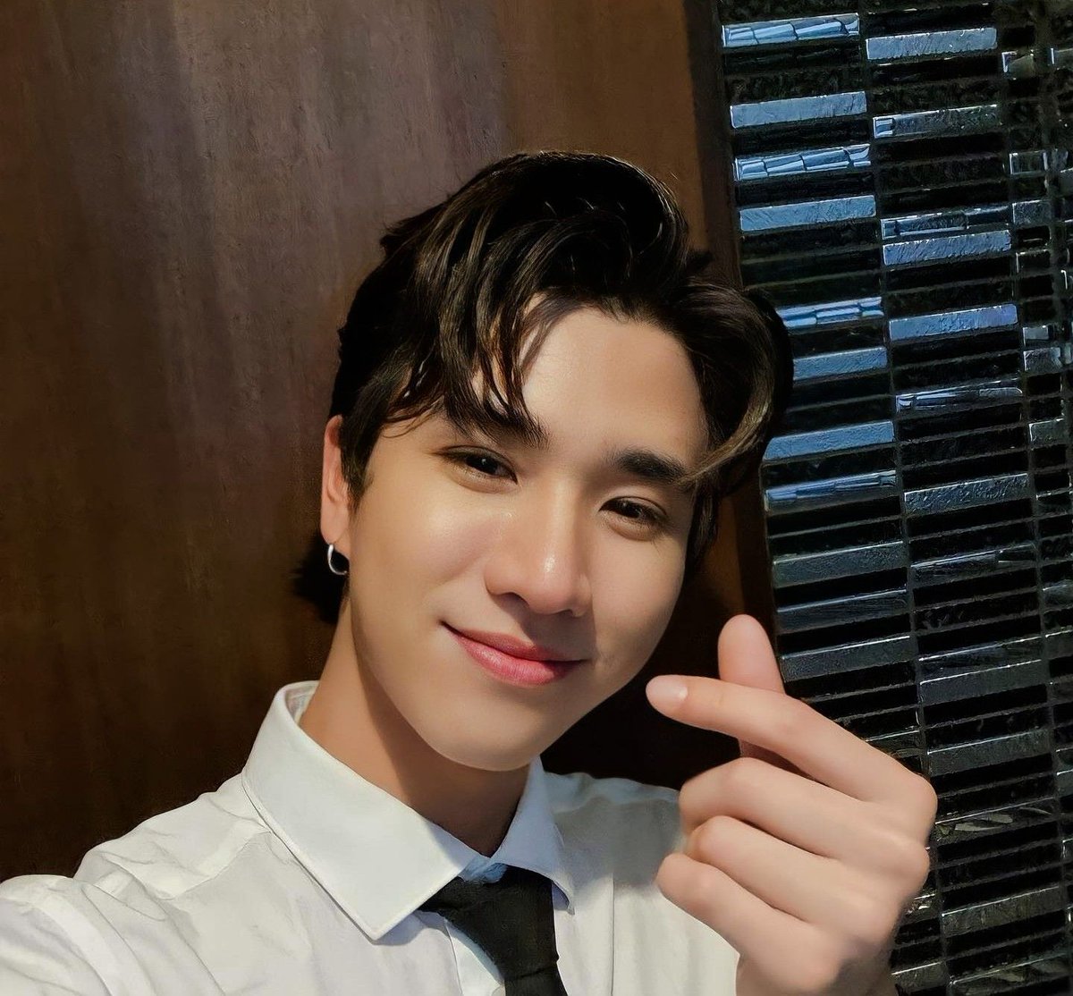 derehnn's tweet photo. @Saint_sup @PS_OfficialTH @perthppe 🌹🌹🌹🖤❤️ https://t.co/0ZRkyTCIkk