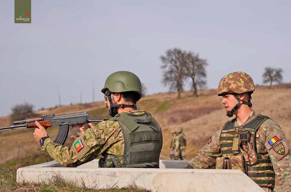 Exercito_pt's tweet photo. Militares do Exército Português participam no Exercício BLACK SCORPION 23 na Roménia🇵🇹🇫🇷🇵🇱🇷🇴.
➡️https://t.co/7DZrIyTyYq
#ExércitoPortuguês #DefesaNacional #2FNDROU #NATO #StrongerTogether @defesa_pt @EMGFA_RP  @armeedeterre @MON_GOV_PL @ForteleTerestre   @DelPortugalNATO @NATO https://t.co/1Kp7NwXSId