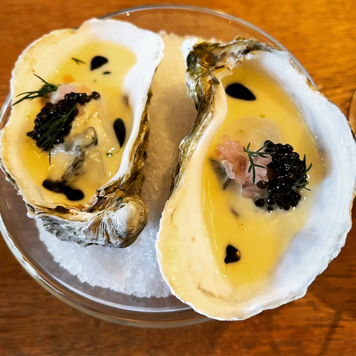 Food_A4thought's tweet photo. Roast Pembrokeshire Oysters, Smoked Butter and Caviar π¦ͺπ¦ͺπππ»
#Oysters #Caviar #SmokedButter #Lunch #CardiffsFinest #Thomas @thomaspontcanna @Chef_TomSimmons https://t.co/IGEe2VhRdU