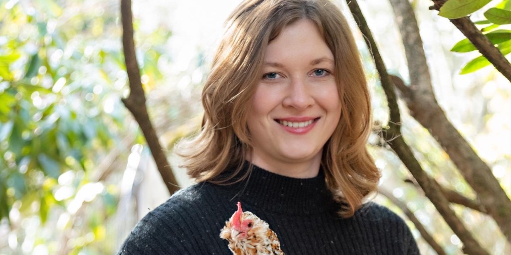 In @TKDano's new book, the author dives deep into the world of backyard chickens, and the folks who love their flocks: ow.ly/svjI50NvpJn