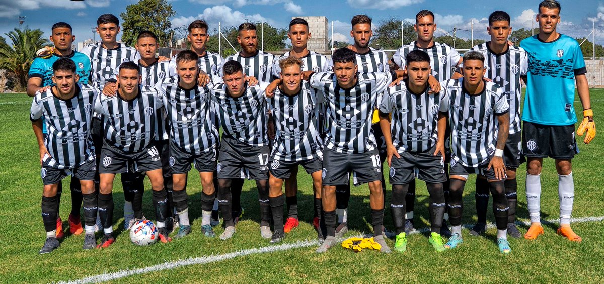 hugobasilico's tweet photo. #PrimeraD #Planteles ⚽️ #ElPorvenir #Gerli #Porve @ClubElPorvenir @mundoporve @AgustinWallasch @revistaascenso @sebacrosta @GabyPalladino @cronicascenso @DPotreroOk @mesaprimerad https://t.co/2gtabKELt9