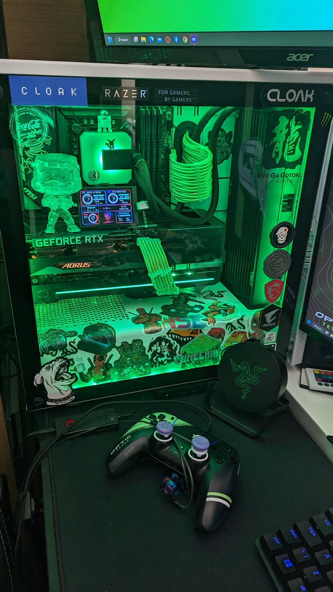 Nemesiskid's tweet photo. @elgato @thejesshinds Needs some work but is a small space to work with and my partners setup in next to mine over the 2 desks we have. https://t.co/JML8PK8jru