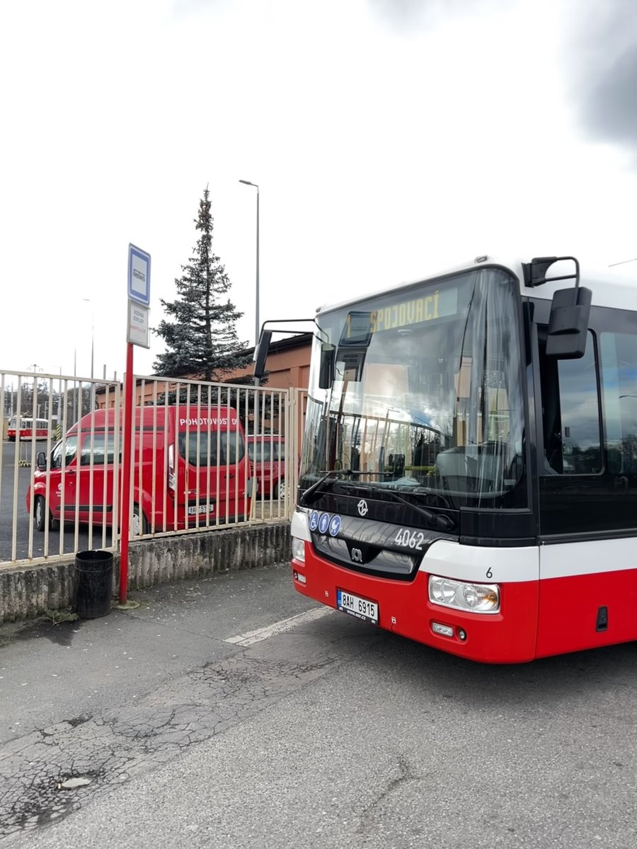 Že bych začal klukům fušovat do řemesla, když už to jde na brigádu?😄

<a href="/JChodounsky/">Josef Chodounský</a> <a href="/Anlexcz/">Anlex</a>