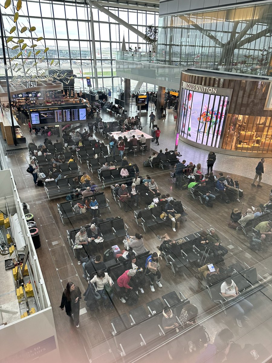 Terminal 5 is incredibly chilled today, not a queue in sight, thanks @British_Airways @HeathrowAirport #terminal5 #heathrow #strike