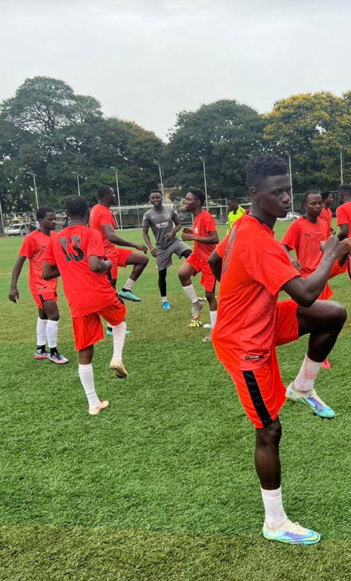 iam_OlaPhill90's tweet photo. Push the negativity aside and fill that open space with positivity. Even In Hard Times, Be More, Do More Because Life Wants You To Win. #OvercomeMore
This TEAM -Elites stars fc- β¨πβ https://t.co/v19mt3GwaF