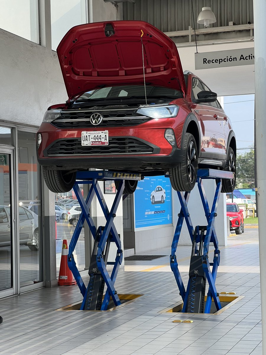 hablamosautos's tweet photo. Ayer antes de nuestra salida de México, pasamos con los amigos de @Volkswagen_MX Villauto en Monterrey para un Servicio Xpress y confirmar que nuestro #VWNivus está en perfectas condiciones para las carreteras de EEUU.
Apenas 5 minutos fueron necesarios. Todo OK 😎
#SUVW https://t.co/jQ3f0HXOo8