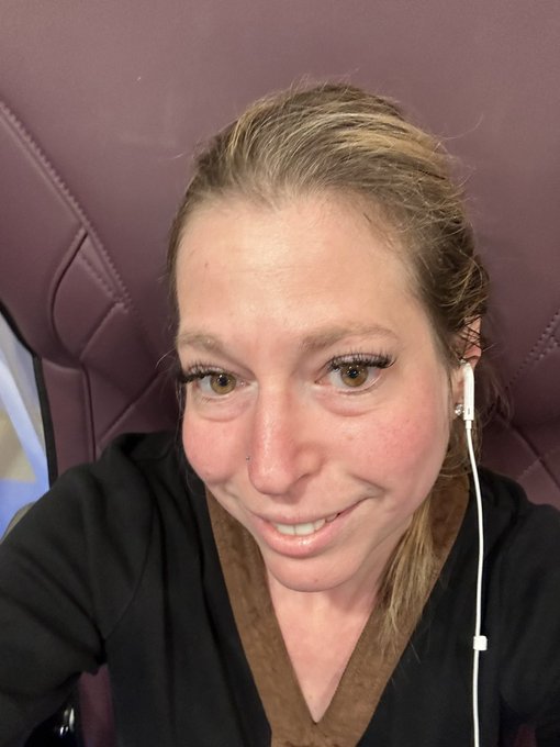 Getting pampered for date night and a birthday 🎂 party tonight!! Mwah 💋 xoxo 💅🏻 https://t.co/urfQzfT