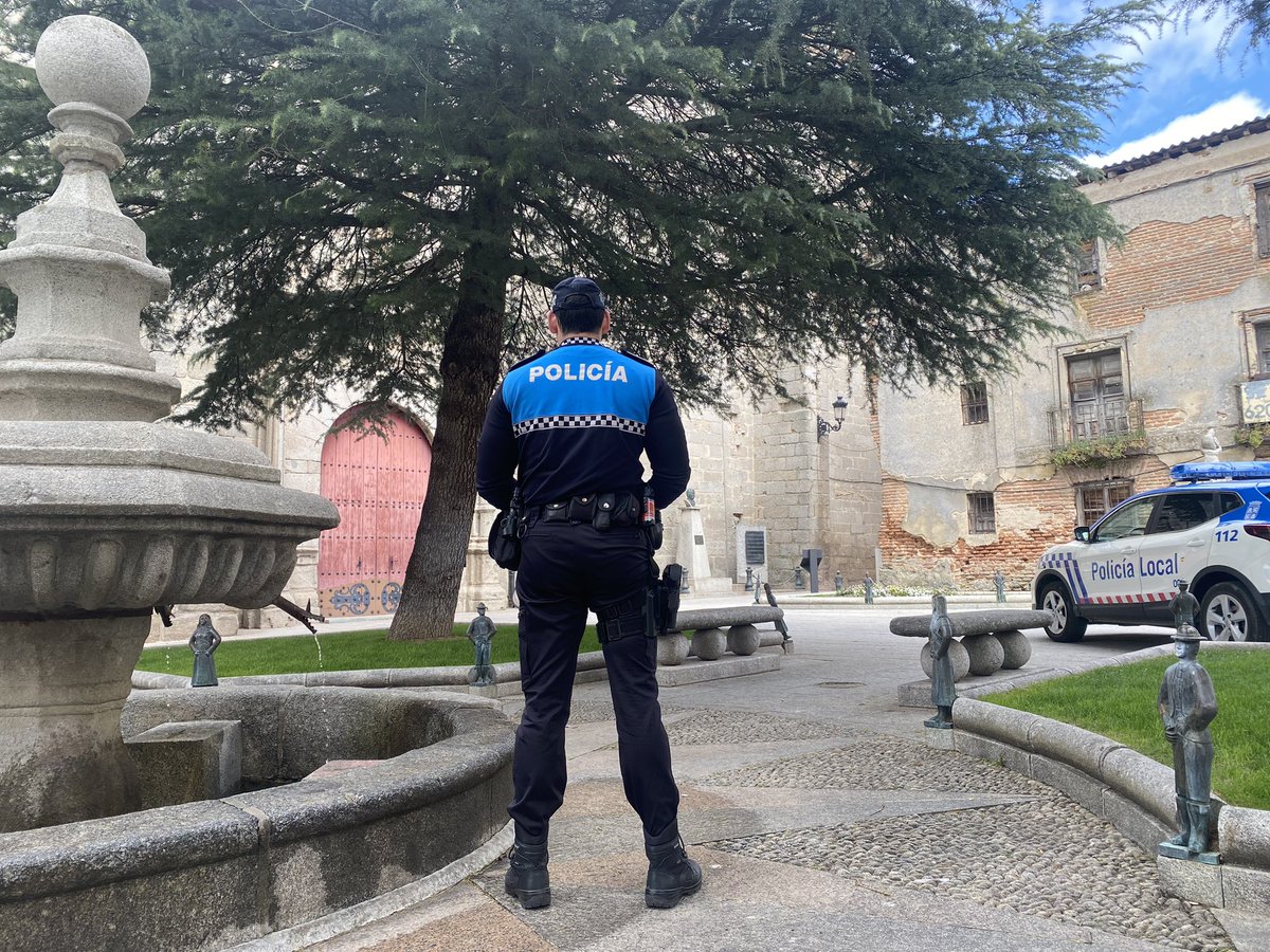 PL_Bracamonte's tweet image. Comenzamos la #SemanaSanta2023 y con ella la tradicional tarde de #limonadas del #DomingoDeRamos , nuestros 👮🏻‍♂️ reforzarán su presencia y se intensificarán los controles de seguridad, alcohol 🍺 y drogas 💊. Buen finde a tod@s #PoliciaLocal #peñaranda