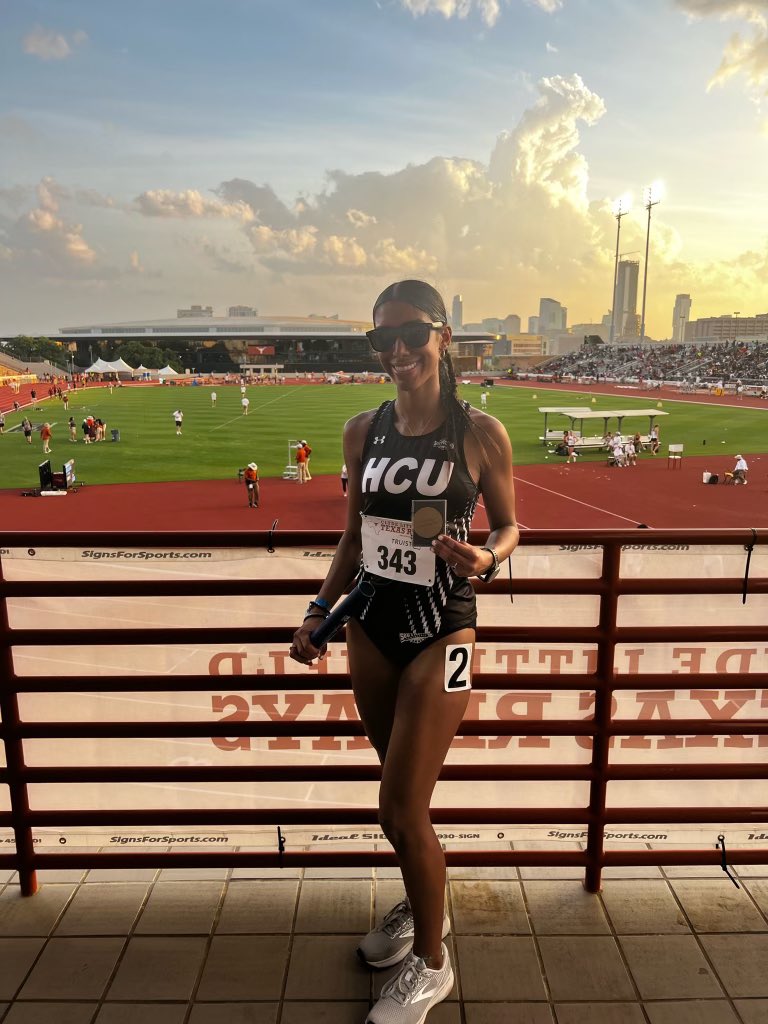 phs_track_'s tweet photo. Congratulations to our very own @DestinyQuintan8 for setting a new HBU school record and placing 3rd in the DMR at the Texas Relays! #FamilarGrounds https://t.co/k7pjwduyDV