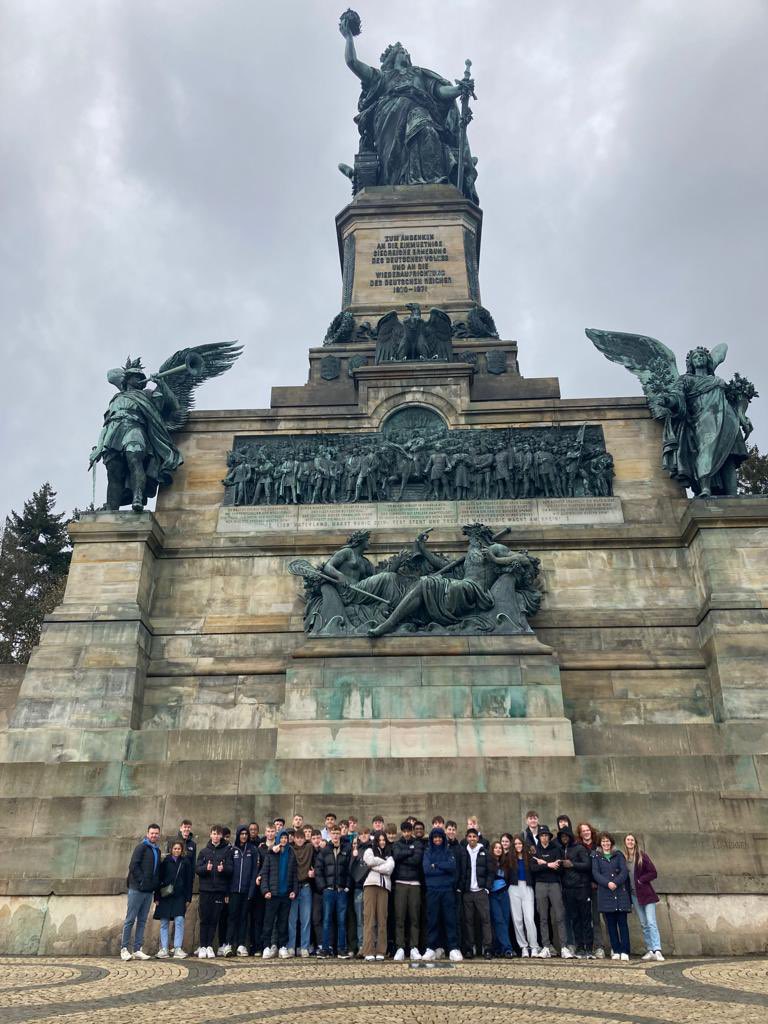 CGSvisits's tweet photo. Having a great time in Frankfurt. We’ve visited the Deutche Bundesbank, Frankfurt Stock Exchange and the European Central Bank. We may not have the weather but we’ve got each other #BigFamilyHoliday https://t.co/YoJ25qBBMM
