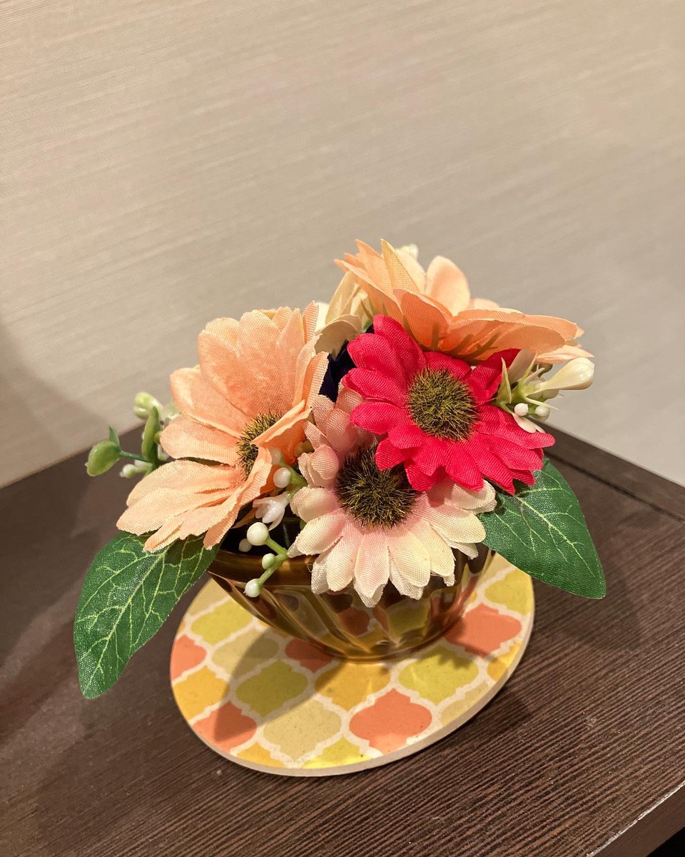 Secca326's tweet photo. 習作
#ハンドメイド
#アーティフィシャルフラワー
#フラワーアレンジメント
#ココットフラワーアレンジ https://t.co/bSm6BHNwAO