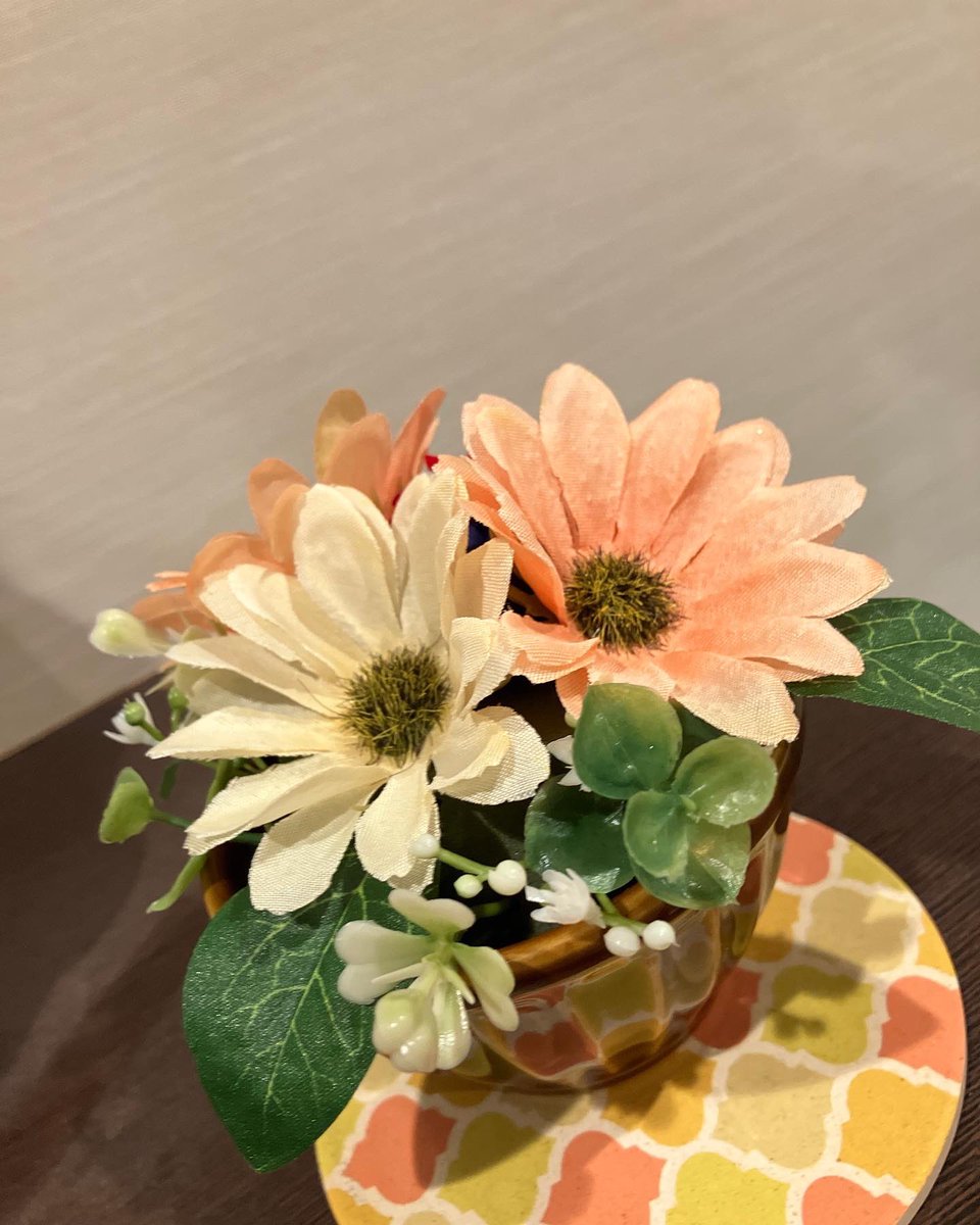 Secca326's tweet photo. 習作
#ハンドメイド
#アーティフィシャルフラワー
#フラワーアレンジメント
#ココットフラワーアレンジ https://t.co/bSm6BHNwAO