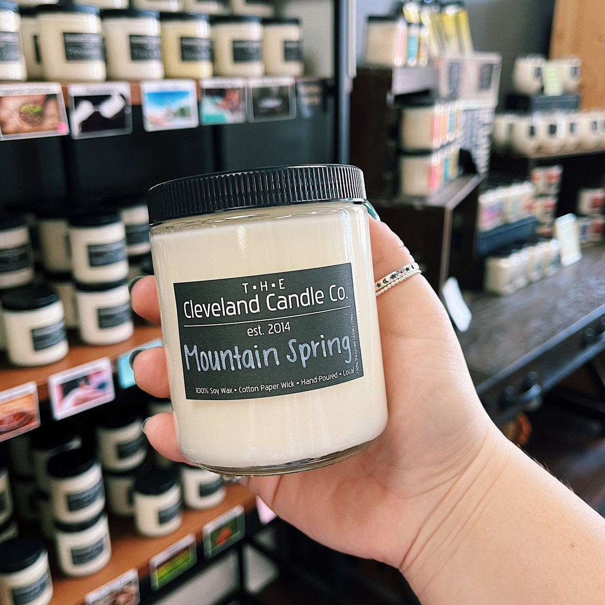 CleCandleCo's tweet photo. NEW SCENT ALERT! ⚡️

Our new scent for the month of April is Mountain Spring ⛰️

A fresh blend of crisp morning air, green florals, and mountain mist 🏞️

Available in-store and online now! ✨ https://t.co/mwNu1OzXsC