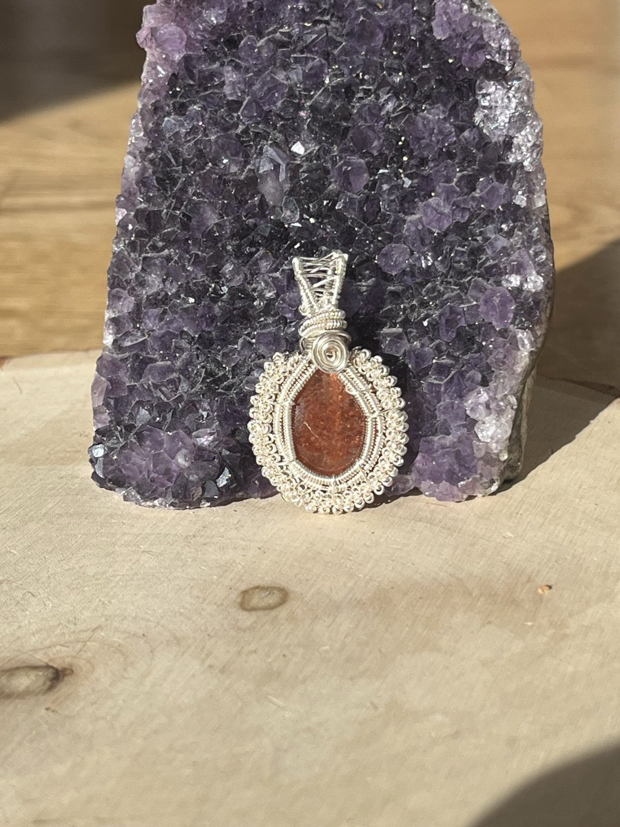 Sunstone 🖤🌈

Happy happy small business Saturday! Take 20% off on my Etsy, plus free U.S. shipping on orders of $35+ 🖤 etsy.me/1VxGRAF