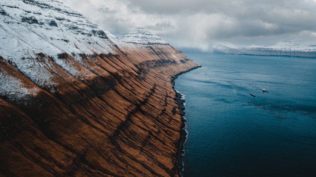 escape2unknown's tweet image. Faroe Islands📍 

• follow for daily travel inspiration ✨️ 

• 📸 by -  jonastogo

• visit my travel blog 🎒 🔗 link in bio 

#faroeislands #droneview #Travel #travelphotography