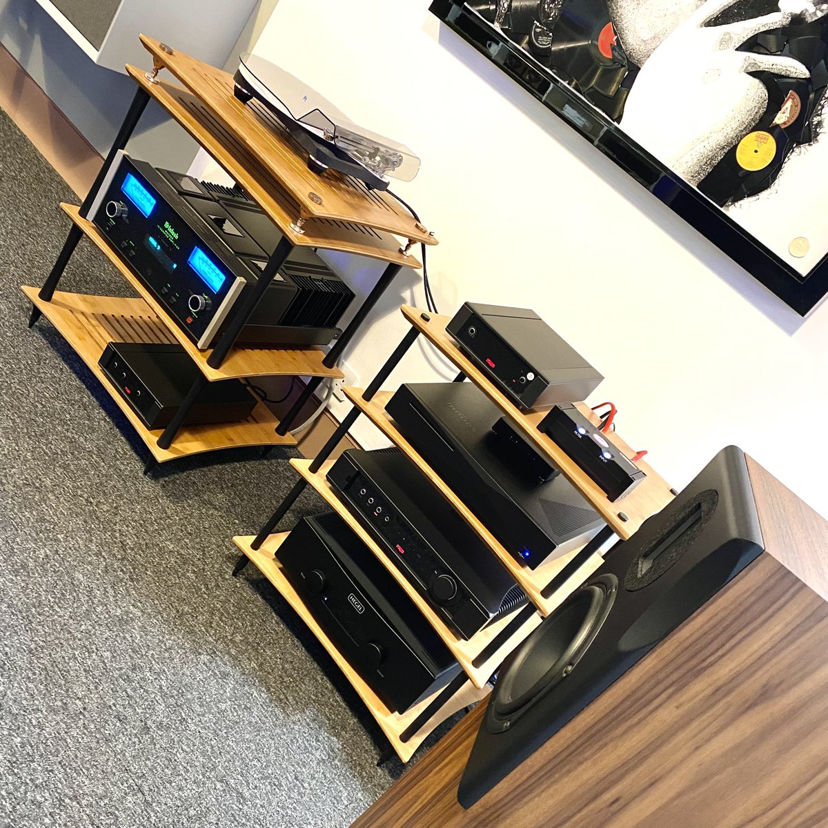 vinylgrooveaud's tweet photo. This is a sublime sounding streaming system playing in our #preston showroom this Saturday afternoon, comprising of:
- @Innuos #zenmk3 #musicserver
- @ChordAudio #qutest #dac
- @RegaResearch #aethos #amplifier
- @neatacoustics #orkestra #speakers
- @chordcables #shawline https://t.co/umJfSWpiuI