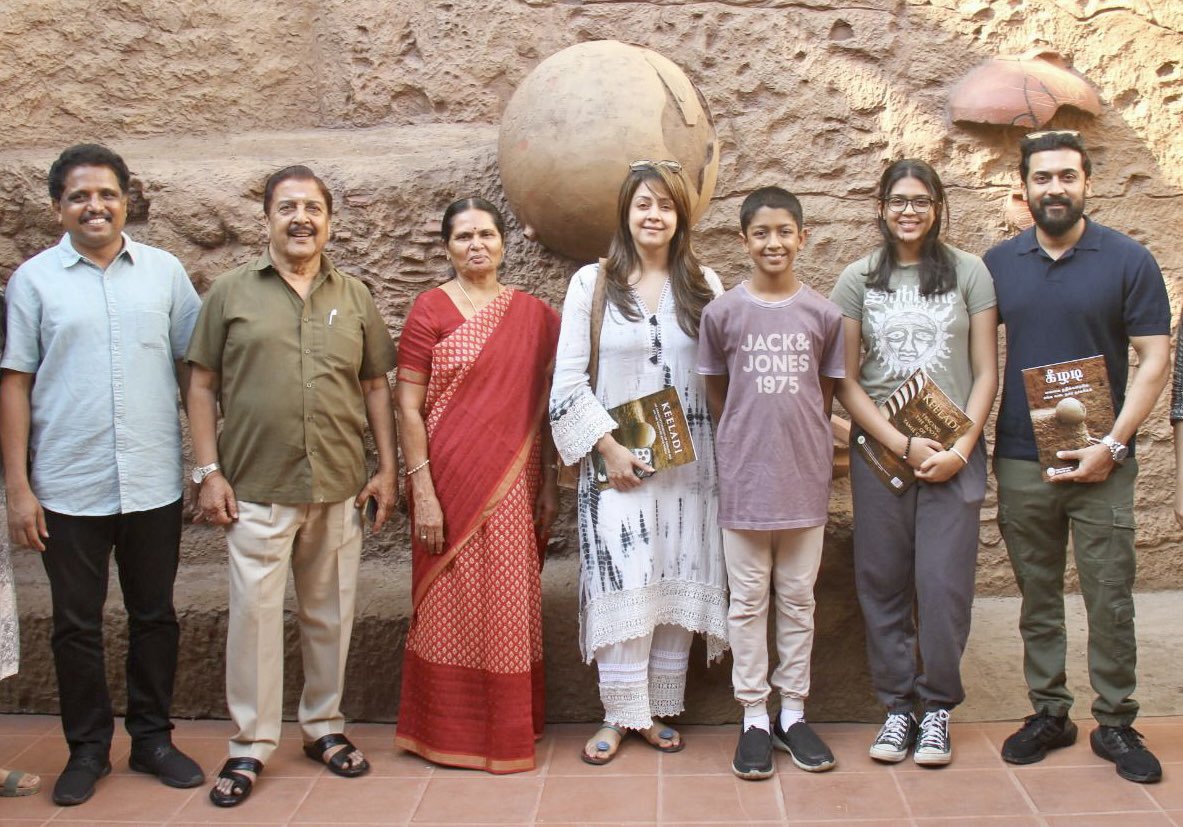 • Exclusive: @Suriya_offl Today With His Family At Keezhadi Museum | 
 #Suriya42MadnessUnfolds  #VaadiVaasal #Suriya42