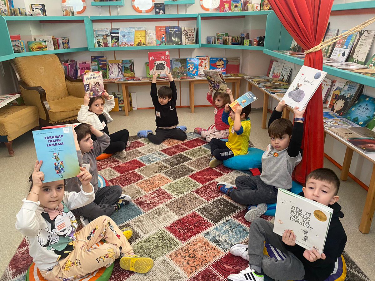 polisamcaao's tweet photo. Okumak özgürlüktür. Her yerde daima ve her yaşta çocuklarımızla özgür olmayı seçtik Kütüphaneler Haftası kutlu olsun 📚
@tcmeb @tuncaymorkoc @istanbulilmem @memleventyazici @okuloncesi34MEM @izekier53 @BelmaTugrul @GungorenKym  @MemGungoren @_ferhat_ozturk @EE5634 @bernauysal4 https://t.co/ENTo689RgW