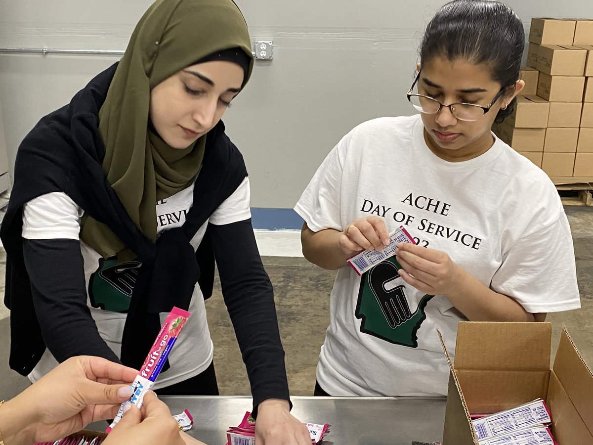 river_food's tweet photo. We’d like to give a shout out to the group of medical students from @acheedu who dropped by today to volunteer during their Day of Service. 

The group helped prepare snack items for the @UAFS Lions Pride Pantry &amp; helped pack boxes. 

Thank you! 

#FightingHungerDeliveringHope https://t.co/SRhgCWCikk