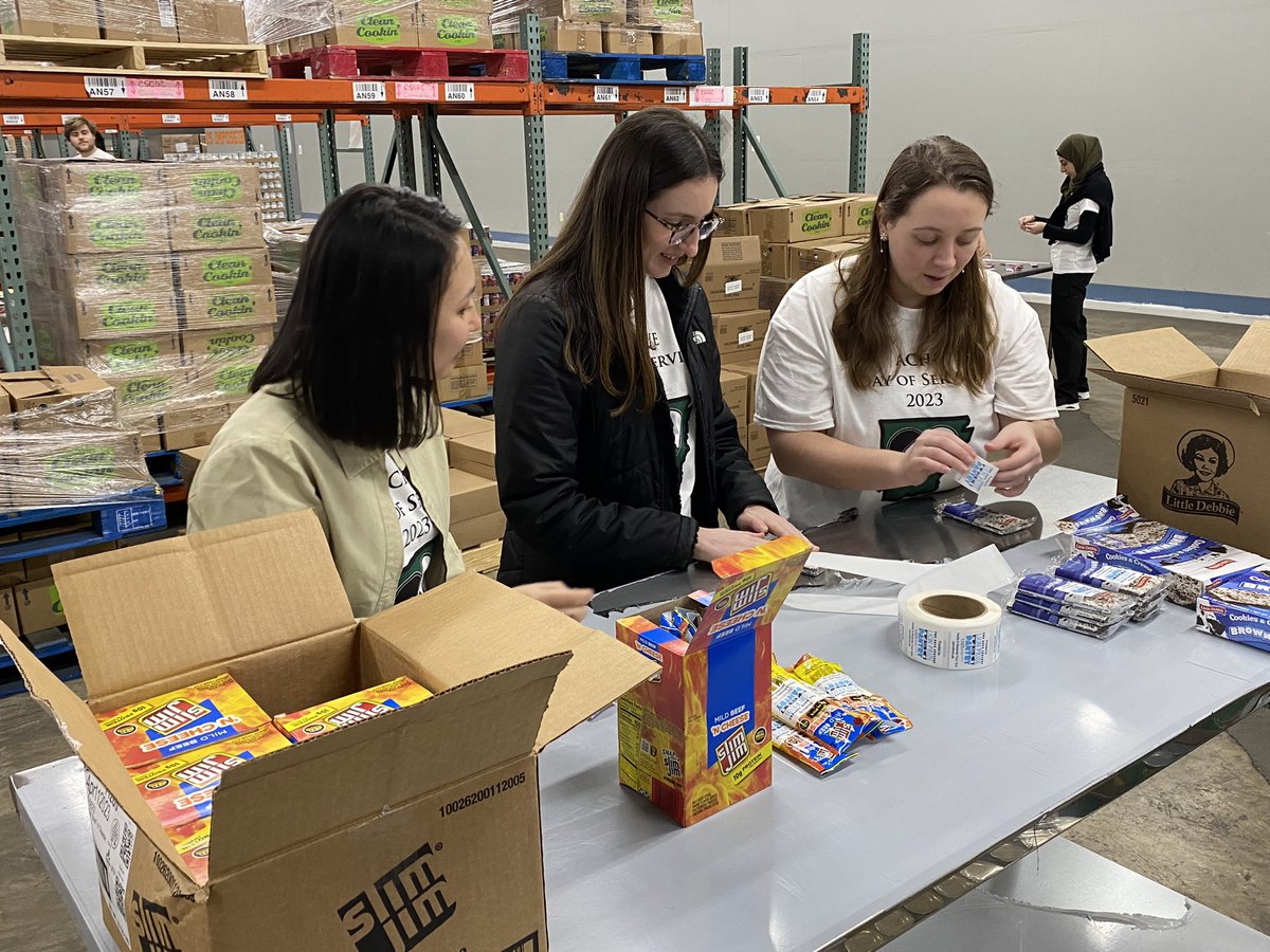 We’d like to give a shout out to the group of medical students from <a href="/acheedu/">Arkansas Colleges of Health Education</a> who dropped by today to volunteer during their Day of Service. 

The group helped prepare snack items for the <a href="/UAFS/">UAFS</a> Lions Pride Pantry &amp; helped pack boxes. 

Thank you! 

#FightingHungerDeliveringHope