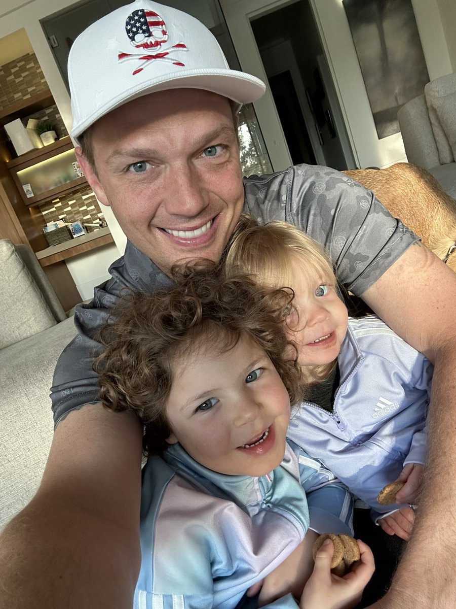 Nick Carter tweet media