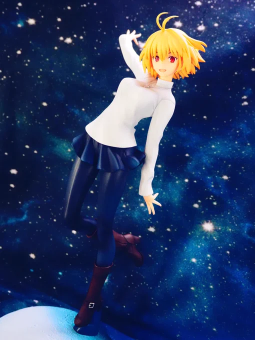 カメラの設定ちょいちょい変えて撮ってみたり。宇宙タペストリー背景がめっちゃ似合う…次は秋っぽいタペストリー背景でも撮ってみようかね。 