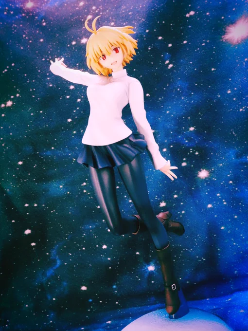 カメラの設定ちょいちょい変えて撮ってみたり。宇宙タペストリー背景がめっちゃ似合う…次は秋っぽいタペストリー背景でも撮ってみようかね。 