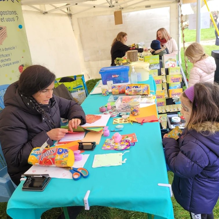 LeSmedar's tweet photo. [Quoi de prévu ce week-end ?] : Retrouvez @LeSmedar au "Rendez-vous aux jardins" à la #Londe cet après-midi jusqu'à 18h et demain de 10h à 18h.
➡️Découvrir l'utilité du #composteur. ➡️Confectionner en famille votre carnet et porte-clés #recyclables lors des #ateliers proposés. https://t.co/9Gw0N5idvf