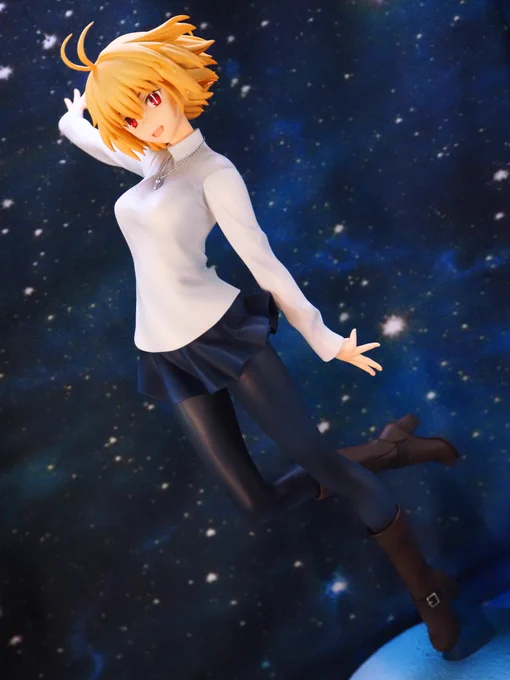 カメラの設定ちょいちょい変えて撮ってみたり。宇宙タペストリー背景がめっちゃ似合う…次は秋っぽいタペストリー背景でも撮ってみようかね。 