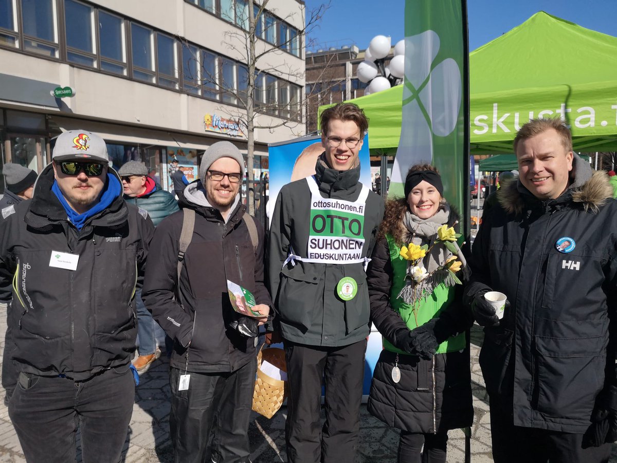 Muistathan äänestää sunnuntaina. Se on tärkeä oikeutemme ja keino vaikuttaa maamme tulevaisuuden suuntaan.
#eteenpäin
.<a href="/keskusta/">Suomen Keskusta</a>