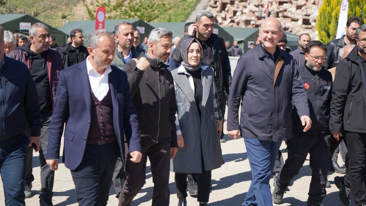 baharayvazoglu's tweet photo. 📍Adıyaman

“İşlerimiz bitene kadar biz buradan çıkmayız”

Bugün Adıyaman incelemeleri ve ziyaretlerinde kıymetli Bakanımız Sn. @suleymansoylu’ya eşlik ettik. https://t.co/V1bd9w2ee3