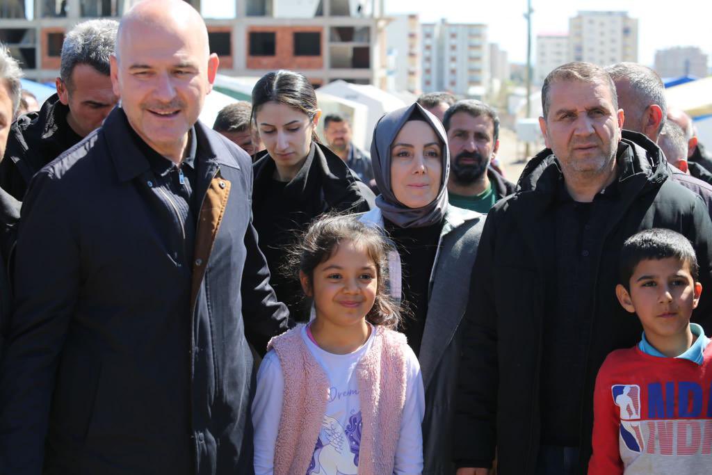 baharayvazoglu's tweet photo. 📍Adıyaman

“İşlerimiz bitene kadar biz buradan çıkmayız”

Bugün Adıyaman incelemeleri ve ziyaretlerinde kıymetli Bakanımız Sn. @suleymansoylu’ya eşlik ettik. https://t.co/V1bd9w2ee3