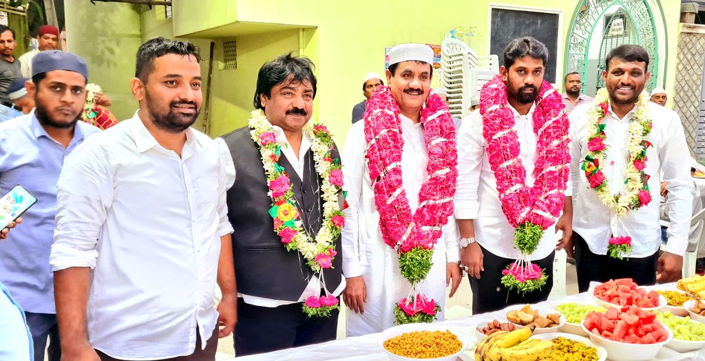 MohdRashedFaraz's tweet photo. GHMC Standing Committee Member & @aimim_national Shaikpet Corporator ๐๐จ๐ก๐๐ฆ๐ฆ๐๐ ๐๐๐ฌ๐ก๐๐ ๐
๐๐ซ๐๐ณ๐ฎ๐๐๐ข๐ง Along With AIMIM Sr.leader Mohammed Rahmatullah Tayyab Sahab Attended #Dawat-E-Iftar At Mini Brindavan Colony, Shaikpet.
#IftarWithRashedFarazuddin https://t.co/OGak1wfcJt
