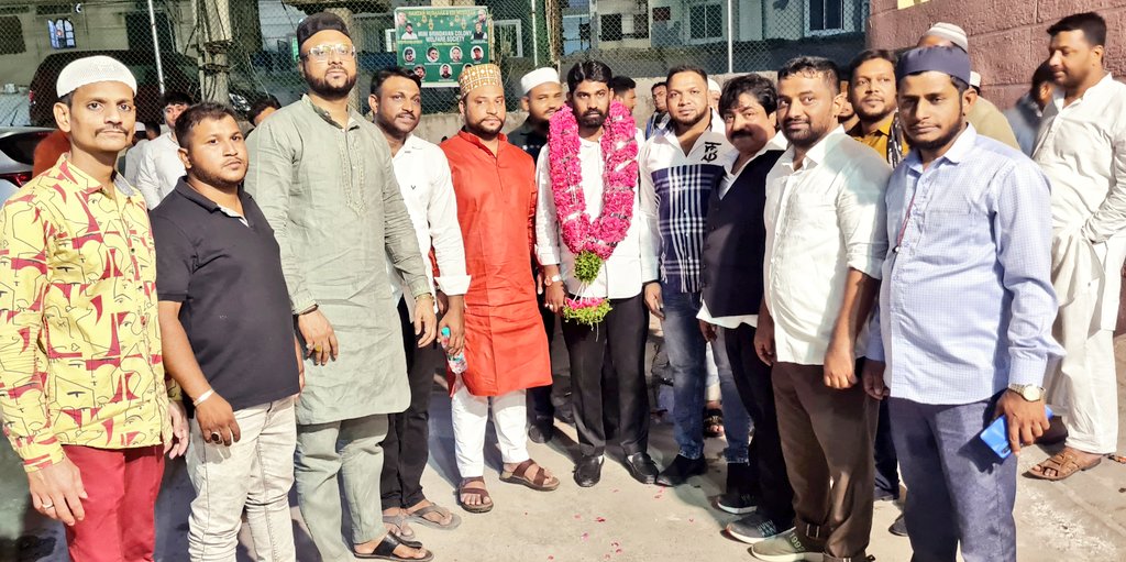 MohdRashedFaraz's tweet photo. GHMC Standing Committee Member & @aimim_national Shaikpet Corporator ๐๐จ๐ก๐๐ฆ๐ฆ๐๐ ๐๐๐ฌ๐ก๐๐ ๐
๐๐ซ๐๐ณ๐ฎ๐๐๐ข๐ง Along With AIMIM Sr.leader Mohammed Rahmatullah Tayyab Sahab Attended #Dawat-E-Iftar At Mini Brindavan Colony, Shaikpet.
#IftarWithRashedFarazuddin https://t.co/OGak1wfcJt