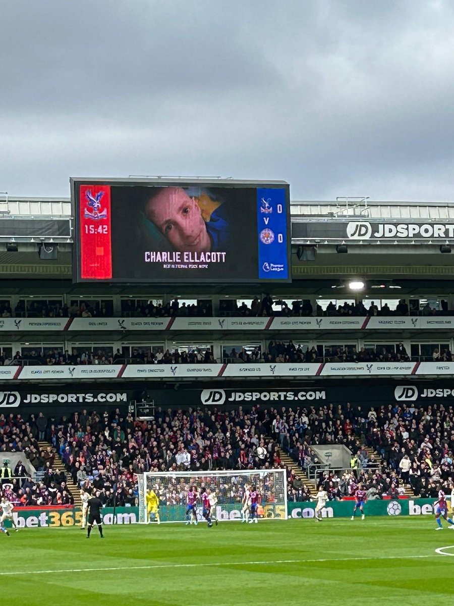 ❤️RETWEET💙 Rest in Peace beautiful boy, Thank You to everyone that applauded Charlie the Epic Warrior <a href="/CPFC/">Crystal Palace F.C.</a> @EaglesPerchCPFC <a href="/CEO4TAG/">Steve Parish</a> ❤️💙