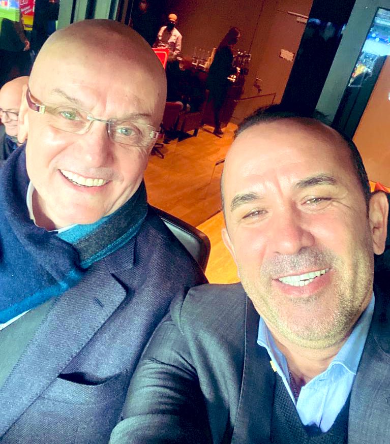 Milli Takımımızın ve Beşiktaşımızın gelmiş geçmiş en yetenekli ve yüksek karakterli sporcularından sevgili Mehmet Özdilek kardeşimin doğum gününü tebrik eder, nice siyah beyaz yaşlar dilerim. 

Ömrüne bereket ŞİFO 🦅