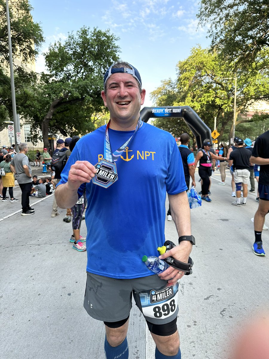 TheAndyKatz's tweet image. Hot, humid, Houston #finalfourrun @MarchMadnessMBB @MFinalFour @NCAA @westwood1sports represent @RaceTheRhode: