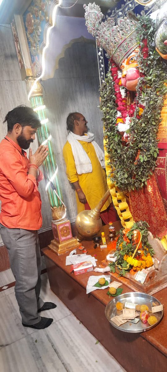 vijaysinghmau's tweet photo. आज अपने जन्मदिन के शुभ अवसर पर श्री दक्षिणेश्वर हनुमान जी का दर्शन पूजन कर आशीर्वाद प्राप्त किया।
जय वीर बजरंग बलि https://t.co/IfUmYby2MR