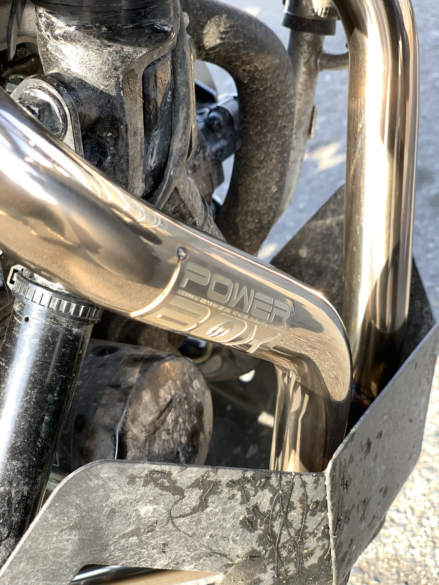 ride_on23's tweet image. #SP忠男 の #POWERBOX 取り付けました！走りが激変！いつもの様にアクセル開けてたら体がのけぞる感じwモッサリ感が無くなってどのギアでも伸びが違う！6速で追い越しが余裕で出来、エンジンが良く回ってるのが伝わって来る！大満足！姫路城見て帰りました！明日から楽しくなりそう♪ #Vstrom250