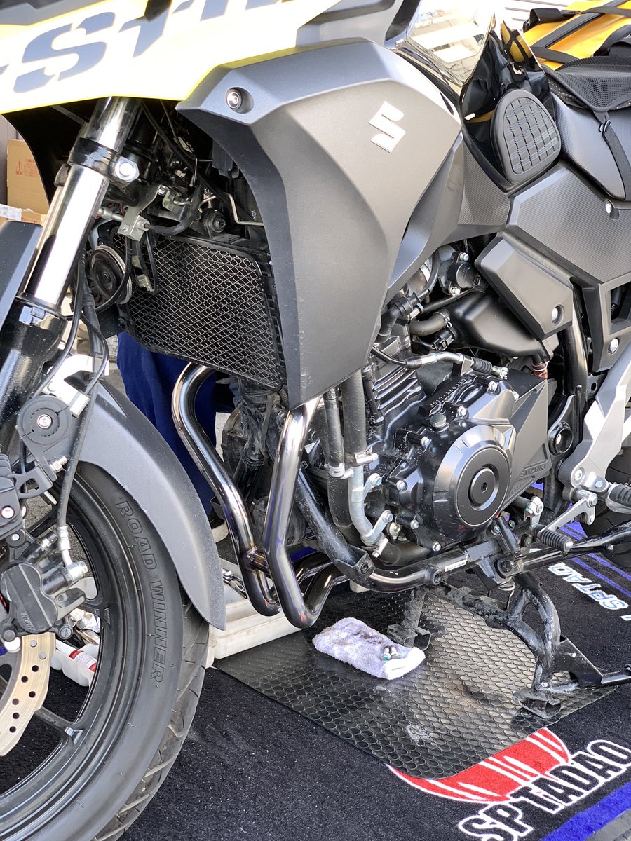 ride_on23's tweet image. #SP忠男 の #POWERBOX 取り付けました！走りが激変！いつもの様にアクセル開けてたら体がのけぞる感じwモッサリ感が無くなってどのギアでも伸びが違う！6速で追い越しが余裕で出来、エンジンが良く回ってるのが伝わって来る！大満足！姫路城見て帰りました！明日から楽しくなりそう♪ #Vstrom250